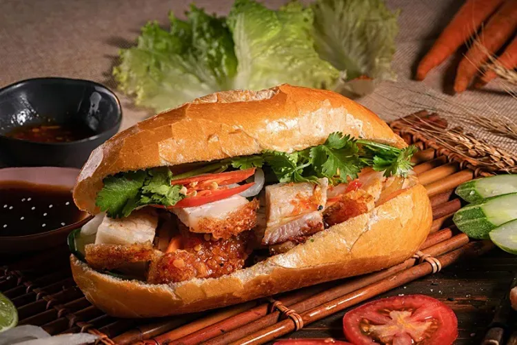 2 cách làm bánh mì thịt nguội và thịt quay hấp dẫn cho bữa ăn sáng tràn đầy năng lượng