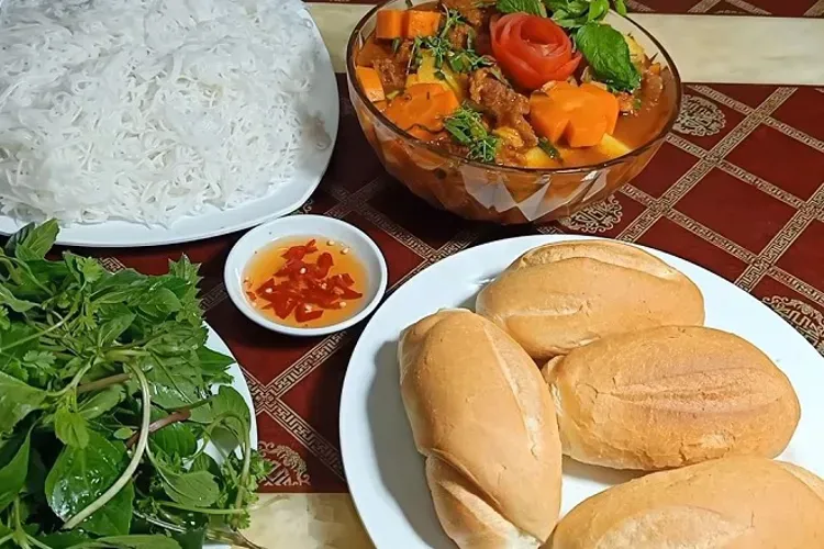 2 cách nấu bánh mì sốt vang vị Việt đậm đà, "quyến rũ" ăn ngon mê ly