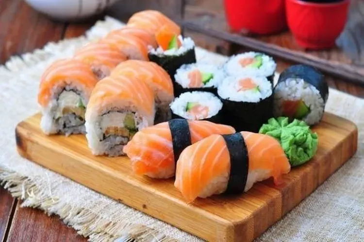 Ăn sushi khi mang thai an toàn hơn những gì mẹ nghĩ