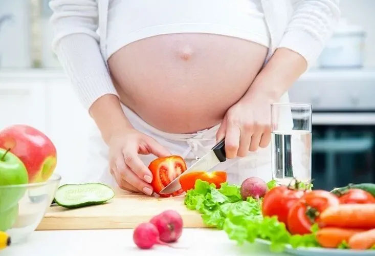 Bà bầu có cần thiết bổ sung các viên uống sắt, axit folic, canxi trong thai kỳ?