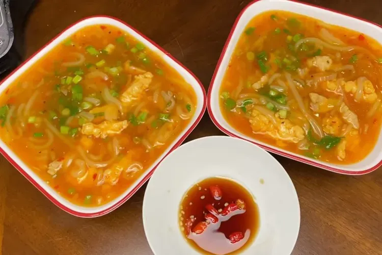 Bánh canh Nam Phổ – Món ăn đặc trưng nổi tiếng của ẩm thực Huế thu hút thực khách