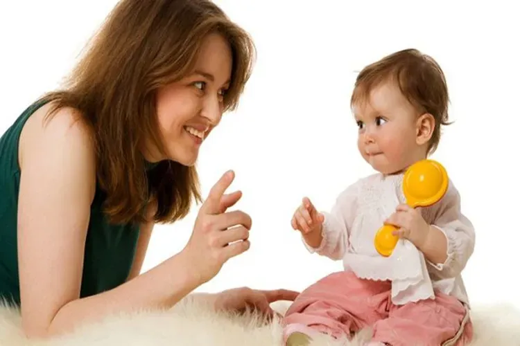 Bé 15 tháng tuổi biết làm gì và những điều mẹ cần lưu ý