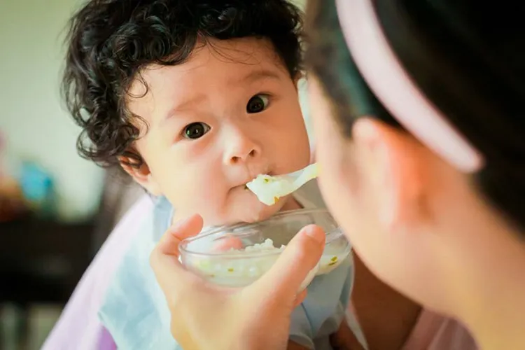 Bé đi nhà trẻ và những lưu ý quan trọng phụ huynh nên quan tâm