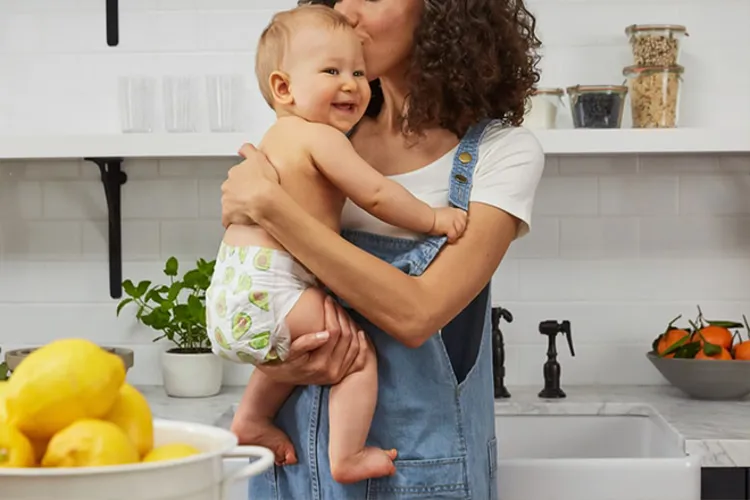 Cho bé bú khi mẹ đi làm như thế nào là tốt nhất?