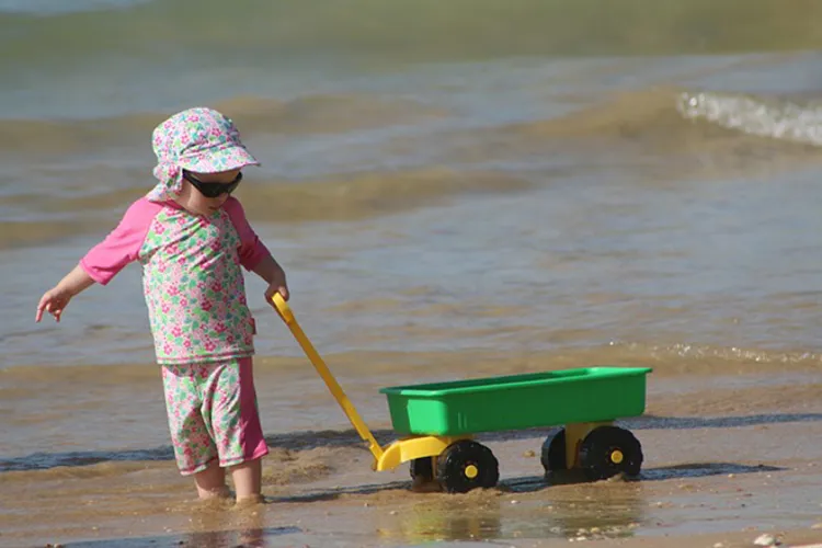 Cho bé chơi cát với những lợi ích tuyệt vời mẹ không nên bỏ qua