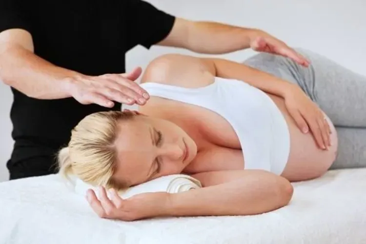 Hướng dẫn bố mẹ cách massage cho thai nhi an toàn và hiệu quả