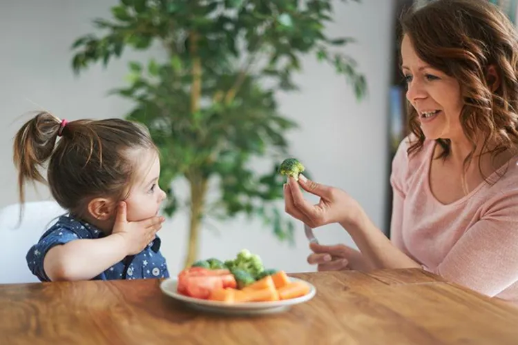 Làm thế nào để một đứa trẻ biếng ăn chịu ăn uống một cách lành mạnh?