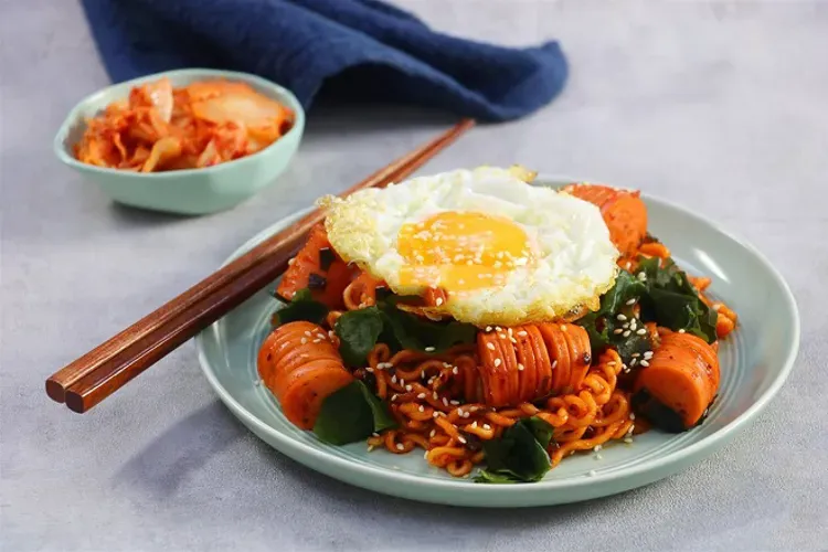 Mì trộn Indomie: 2 cách thực hiện đơn giản, tiện lợi nhưng cực ngon