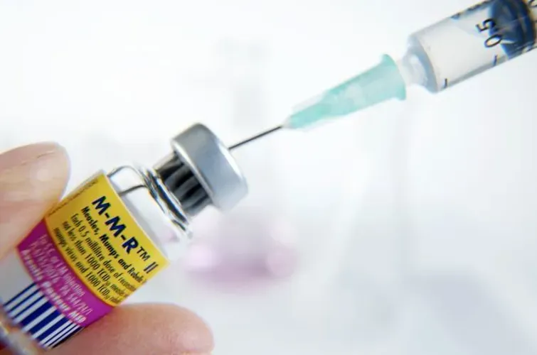 Tiêm phòng sởi quai bị rubella cho trẻ và một số vấn đề mẹ cần lưu ý