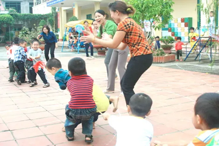 Trò chơi dân gian mầm non và 4 mẹo hay giúp bé luôn hứng thú